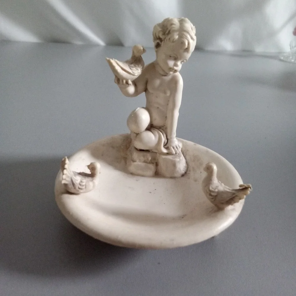 Depose Italy Cherub Birdbath Figurine Ivory Resin Angel with Birds Marked 85